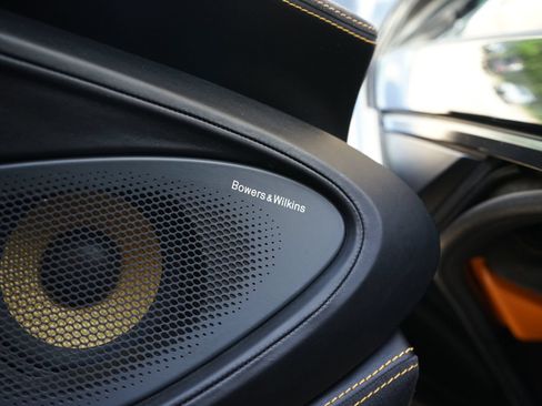 Used 2017 McLaren 570S RWD image 21