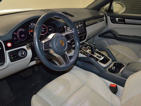 Certified 2021 Porsche Cayenne Coupe image 4
