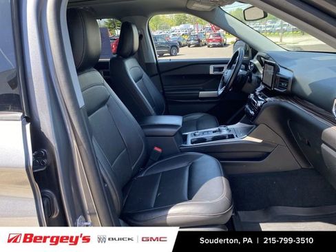 Used 2021 Ford Explorer Limited w/ Equipment Group 301A AWD/4WD image 30