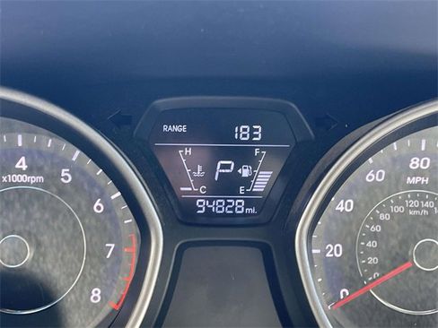 Used 2016 Hyundai Elantra SE image 18