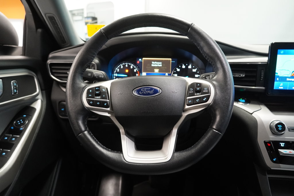 Used 2021 Ford Explorer XLT w/ Equipment Group 202A AWD/4WD image 17