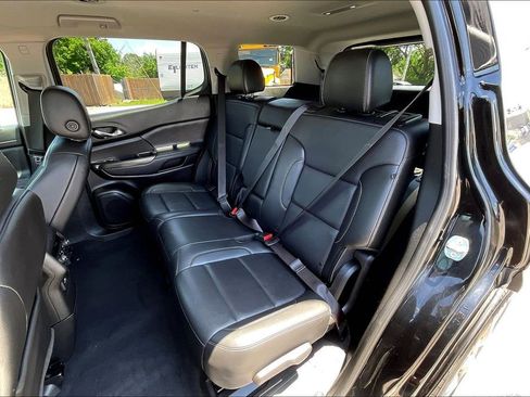 Used 2023 GMC Acadia SLT AWD/4WD image 27