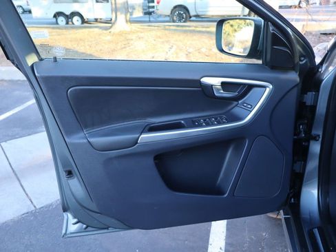 Used 2016 Volvo XC60 T5 Premier image 23