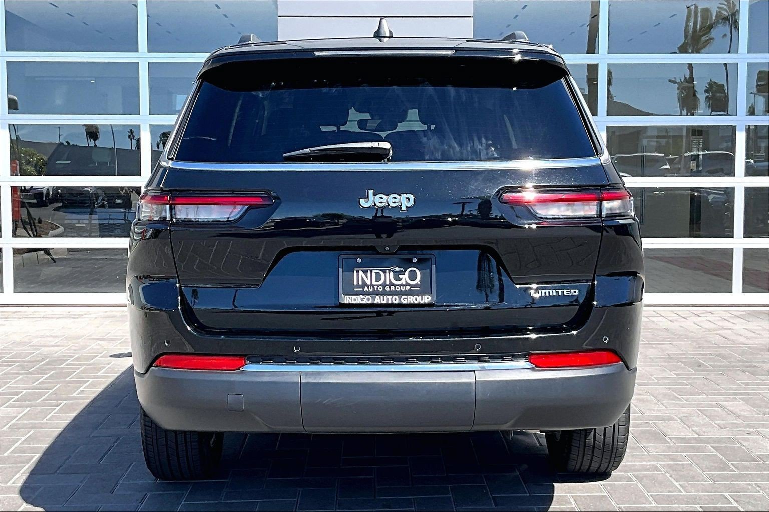 Used 2023 Jeep Grand Cherokee L Limited RWD image 4