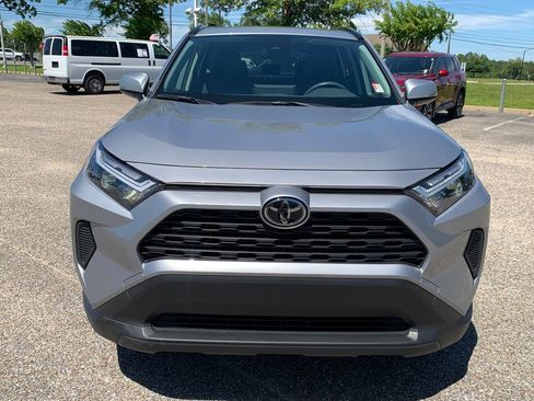 Used 2025 Toyota RAV4 XLE w/ Convenience Package AWD/4WD image 4