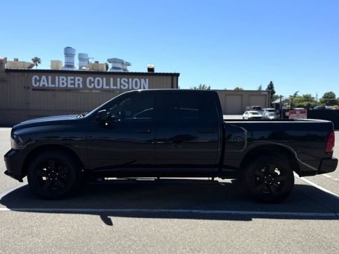 Used 2018 RAM 1500 Express w/ Black Ram 1500 Express Group RWD image 7