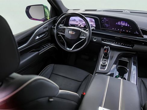 Used 2024 Cadillac Escalade Sport w/ LPO, ONYX Package image 32