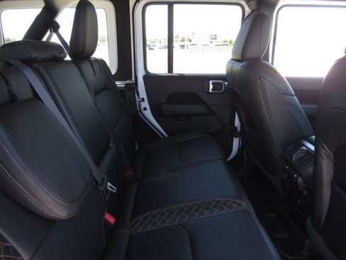 Used 2023 Jeep Wrangler Unlimited Sahara AWD/4WD image 11