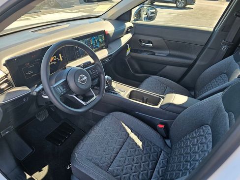 New 2026 Nissan Kicks SV image 14