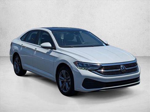 Used 2024 Volkswagen Jetta SE FWD image 3