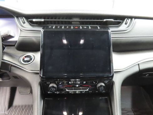 Used 2025 Jeep Grand Cherokee Limited w/ Luxury Tech Group II AWD/4WD image 52