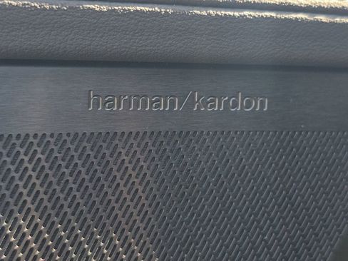 Used 2025 Volvo XC90 B5 Plus w/ Protection Package image 33