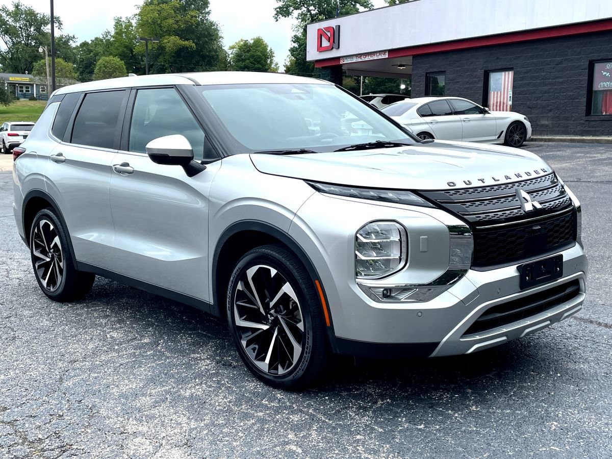 Used 2022 Mitsubishi Outlander SE AWD/4WD image 2