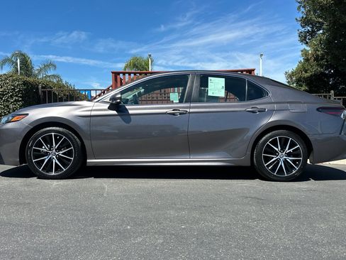 Used 2023 Toyota Camry SE image 7