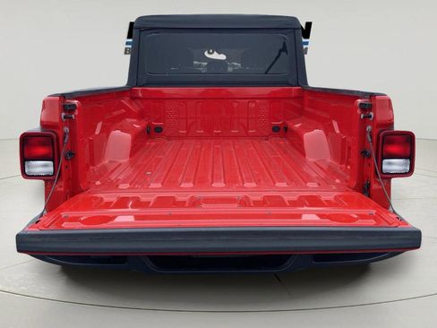 Used 2022 Jeep Gladiator Willys image 11