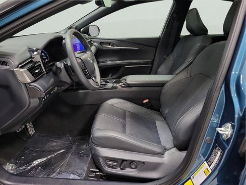 Used 2025 Toyota Camry XSE image 12