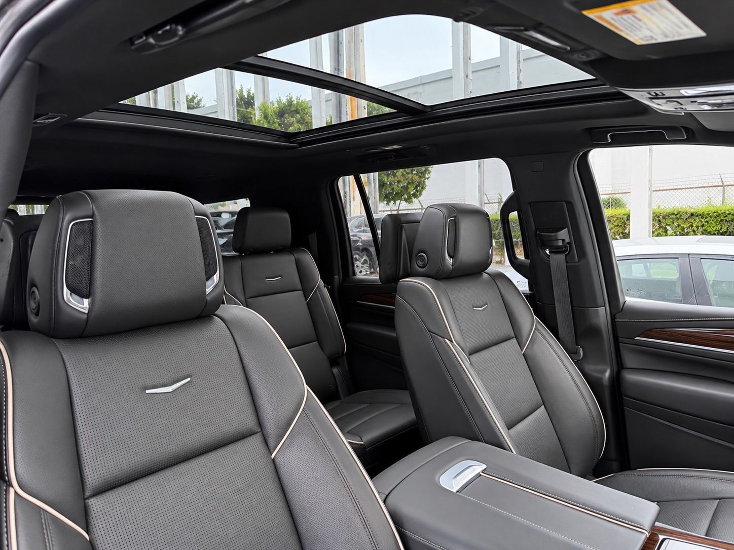 Used 2024 Cadillac Escalade ESV Premium Luxury AWD/4WD image 9