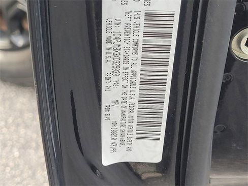 Used 2019 Jeep Cherokee Trailhawk image 23