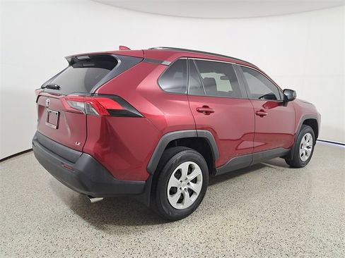 Used 2020 Toyota RAV4 LE image 5
