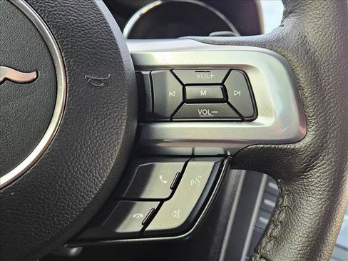 Used 2015 Ford Mustang Coupe RWD image 25