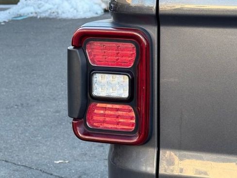 Used 2021 Jeep Gladiator Rubicon image 16