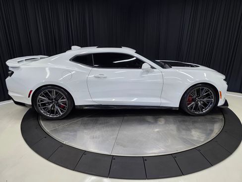 Used 2021 Chevrolet Camaro ZL1 RWD image 18