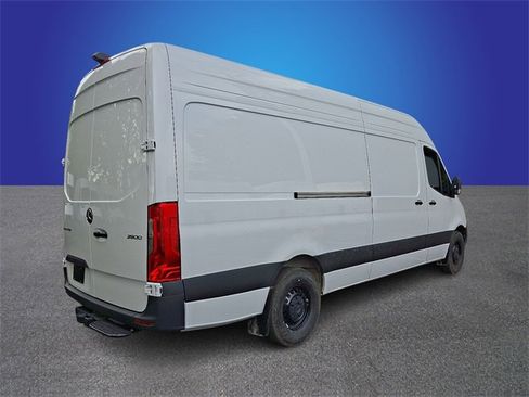 Used 2025 Mercedes-Benz Sprinter 2500 image 4