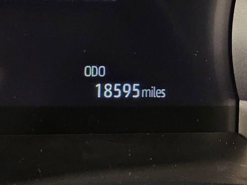 Certified 2025 Toyota Highlander XLE image 30