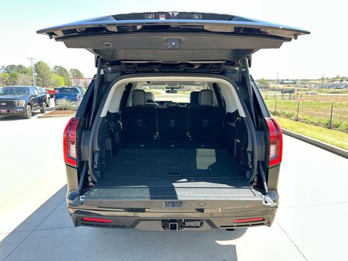 Used 2025 Ford Expedition Active image 27