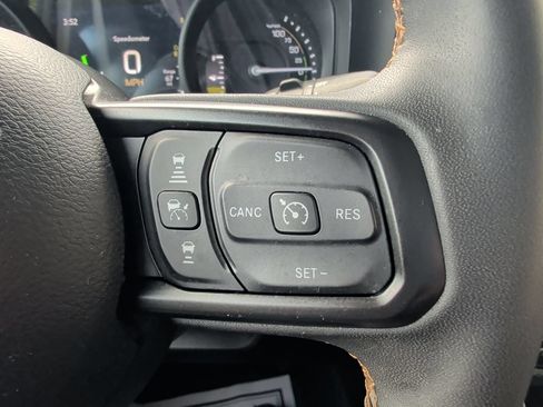 Used 2024 Jeep Wrangler Unlimited AWD/4WD image 20