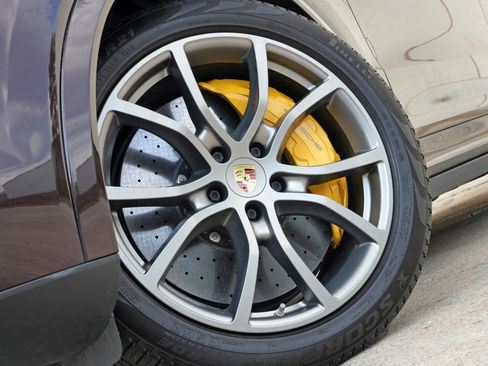 Used 2020 Porsche Cayenne Turbo AWD/4WD image 59