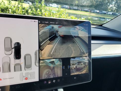 Used 2021 Tesla Model Y Long Range AWD/4WD image 22