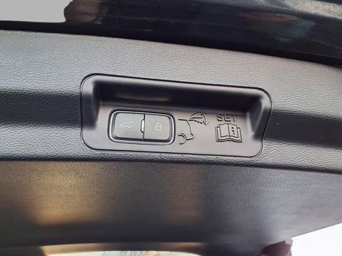 Used 2020 Ford Explorer XLT w/ Equipment Group 202A image 28