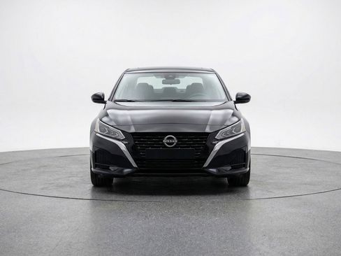 Used 2025 Nissan Altima 2.5 SV image 2