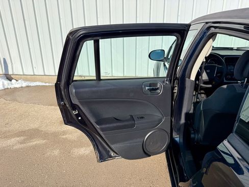 Used 2011 Dodge Caliber Mainstreet image 14