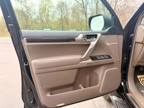 Used 2018 Lexus GX 460 w/ Navigation Package image 10