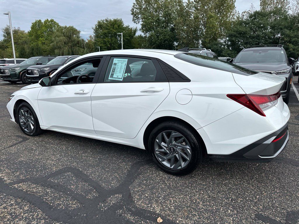 Used 2024 Hyundai Elantra SEL FWD image 10