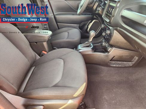 Used 2023 Jeep Renegade Latitude image 14