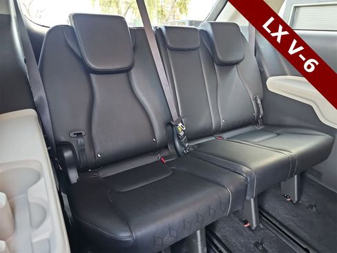Used 2024 Kia Carnival LX image 29