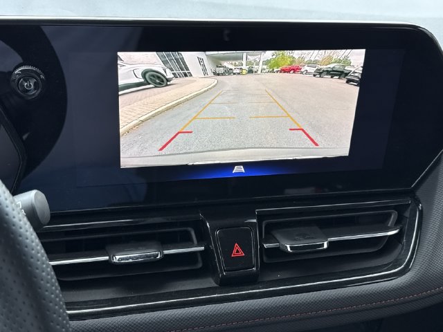 Used 2024 Chevrolet TrailBlazer RS w/ Convenience Package FWD image 17