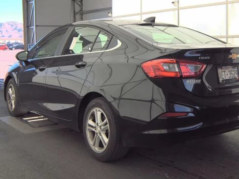 Used 2018 Chevrolet Cruze LT w/ Sun And Sound Package FWD image 7