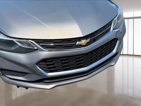 Used 2017 Chevrolet Cruze LT FWD image 27