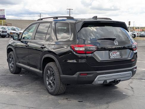 New 2025 Honda Pilot TrailSport image 8
