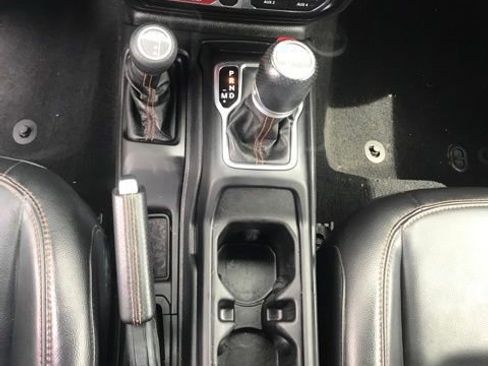 Used 2023 Jeep Gladiator Mojave w/ Cold Weather Group image 18