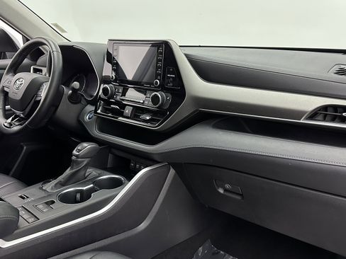 Used 2021 Toyota Highlander XLE image 38