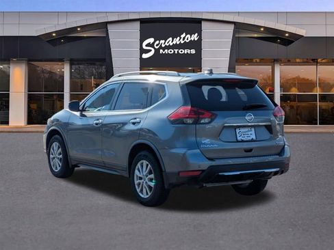 Used 2020 Nissan Rogue SV image 3