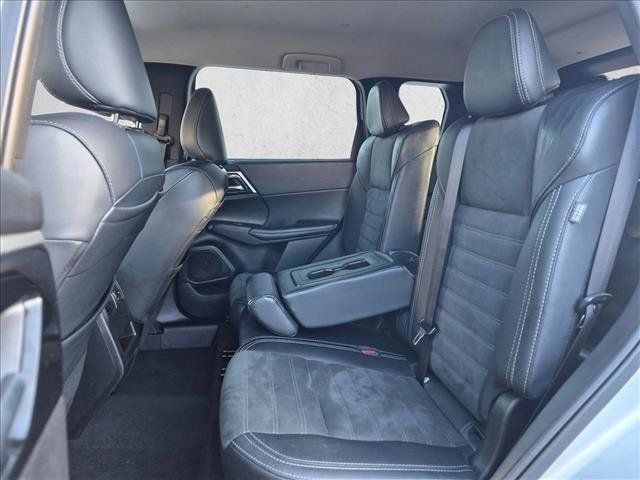 Used 2024 Mitsubishi Outlander SE FWD image 16