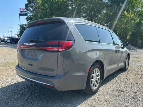 Used 2022 Chrysler Pacifica Touring-L FWD image 7