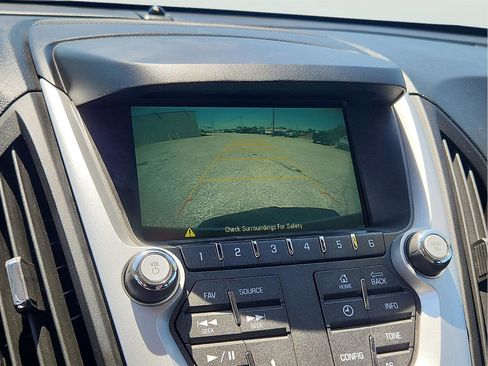 Used 2017 Chevrolet Equinox LS FWD image 19