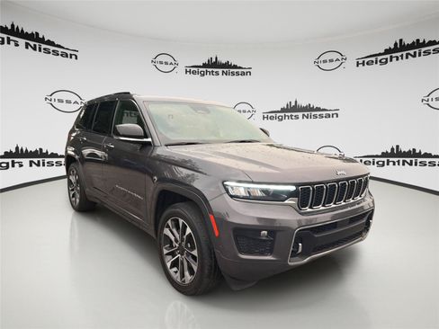 Used 2023 Jeep Grand Cherokee Overland AWD/4WD image 7